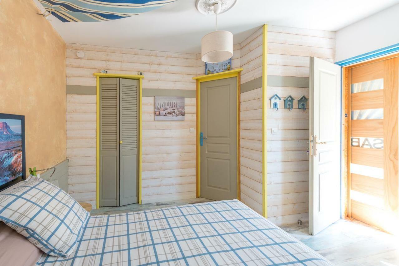 L'Escale Marine - Couette Et Cafe Bed & Breakfast ลาโรแชล ภายนอก รูปภาพ