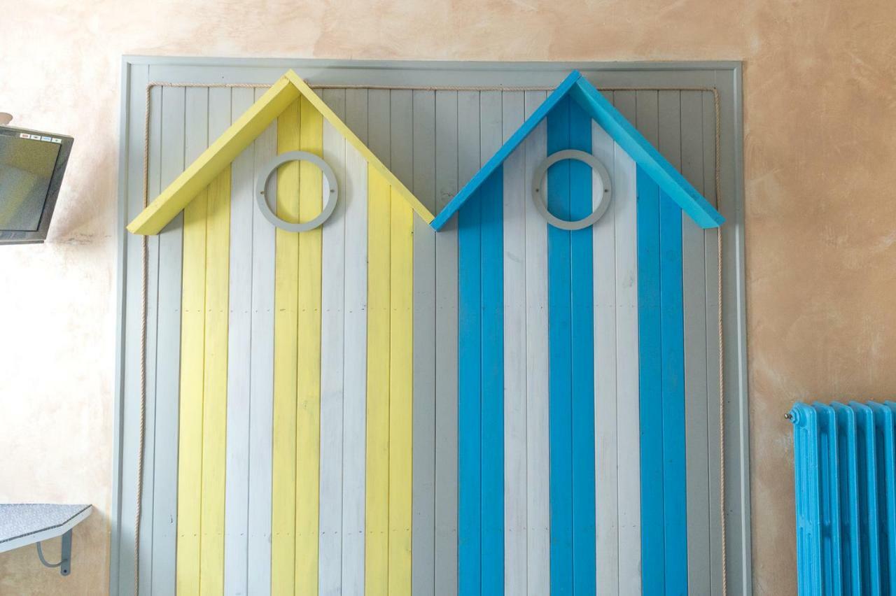 L'Escale Marine - Couette Et Cafe Bed & Breakfast ลาโรแชล ภายนอก รูปภาพ